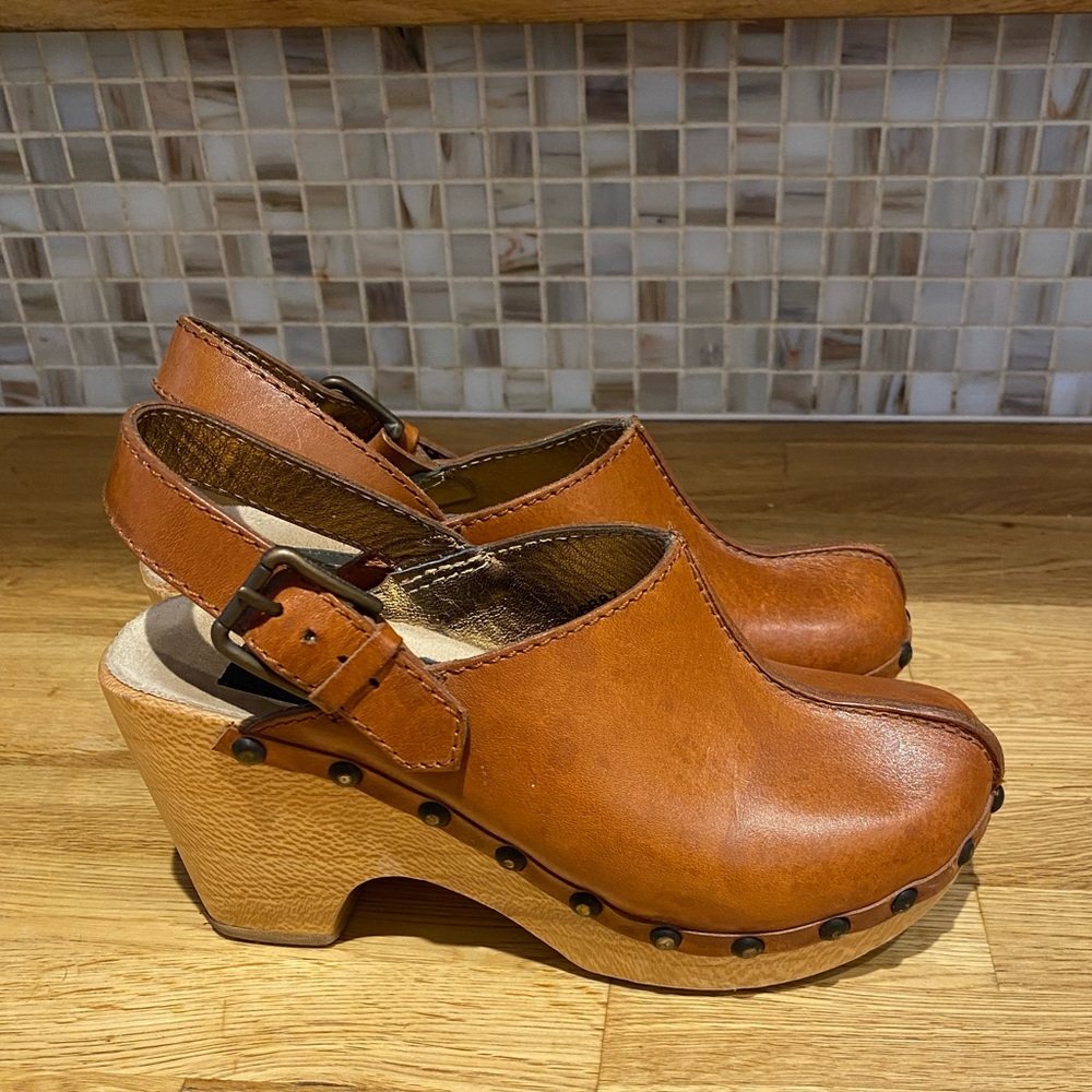 Dolce & Gabbana Leather Clogs